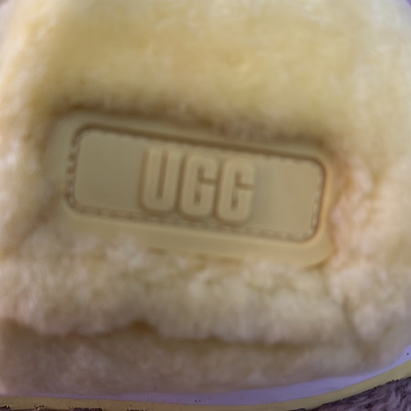 yellow UGG slides - Picture 9 of 11